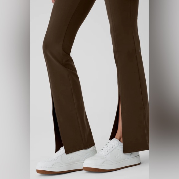 ALO Yoga Airbrush High-Waist Flutter Legging - Picture 3 of 4